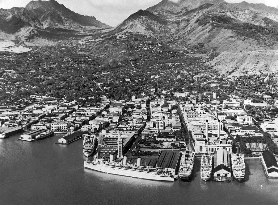 The Port Of Honolulu Photograph by Underwood Archives