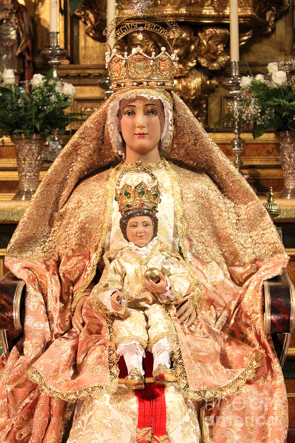 The Queen and Child Jesus Photograph by Nieves Nitta - Fine Art America