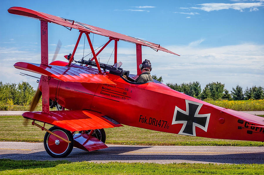 Красный барон. Ред Барон (Red Baron). Red Baron самолет. Рихтгофен триплан. Аэроплан красный Барон.