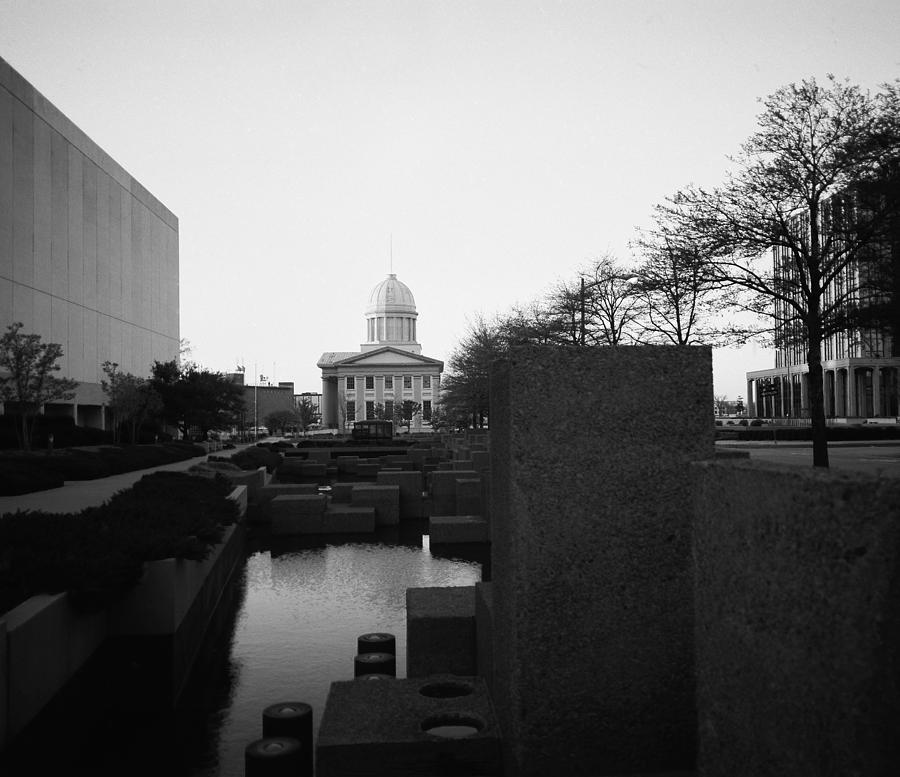 Norfolk Photograph - The Reflecting Pool and Memorial of General MacArthur by Thomas D McManus