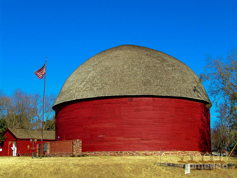 The Round Barn of Arcadia Photograph by Jim McCain