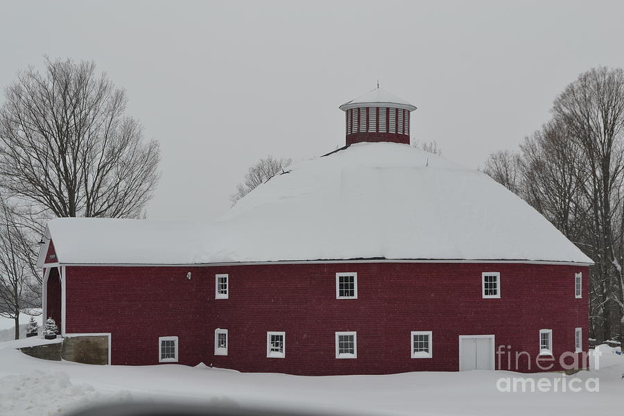 Tree Photograph - The Round Barn by Susan Russo