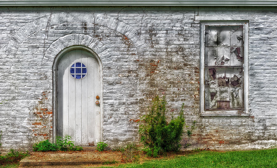 The Side Door - Natchez - V1 Photograph by Frank J Benz