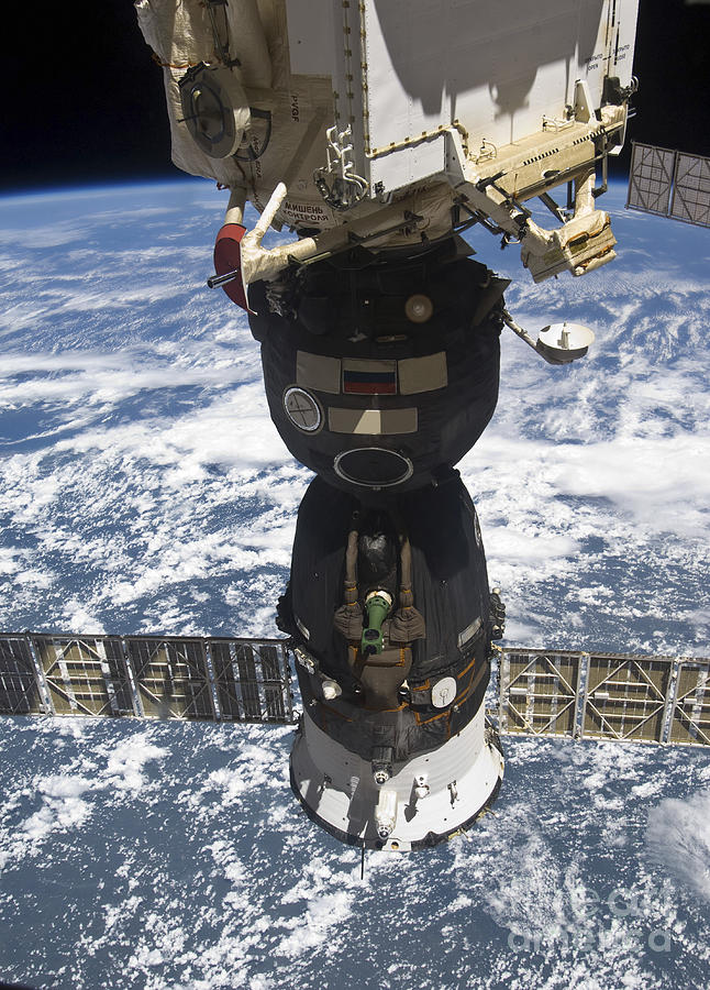 The Soyuz Tma-19 Spacecraft Docked Photograph by Stocktrek Images ...