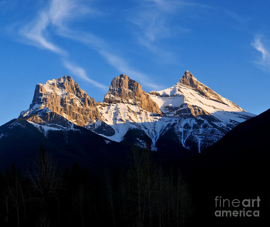 Canadian Rockies Photograph - The Three Sisters by Terry Elniski