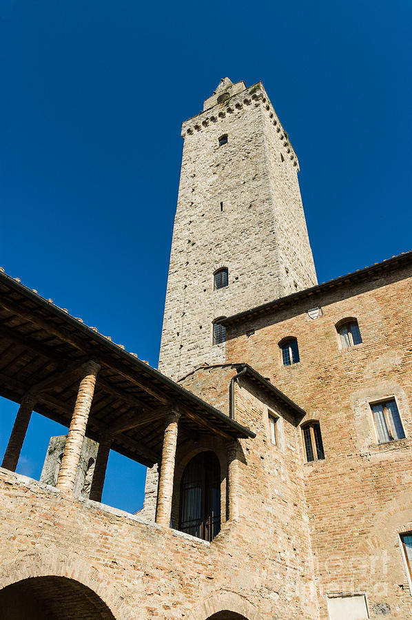 The Torre Grossa in San Gimignano Tuscany Photograph by Peter Noyce