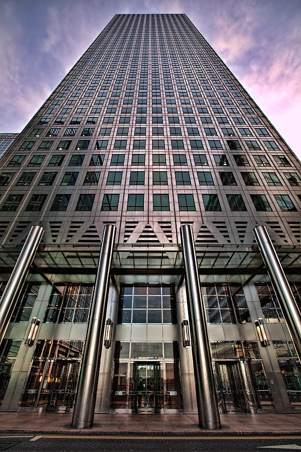 One Canada Square at Canary Wharf in London Photograph by Ian Good