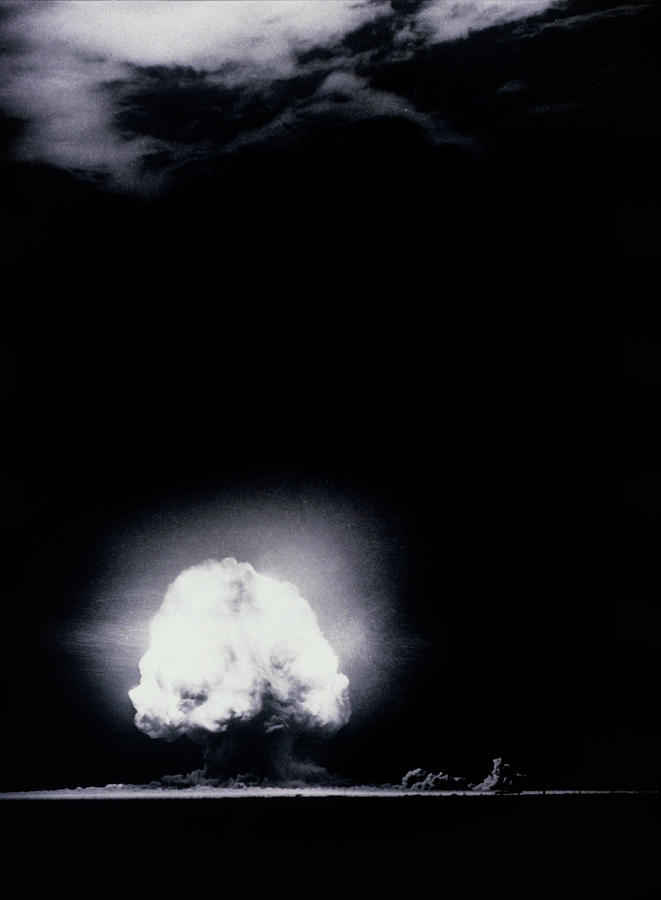 The Trinity Test Photograph by Los Alamos National Laboratory/science Photo Library