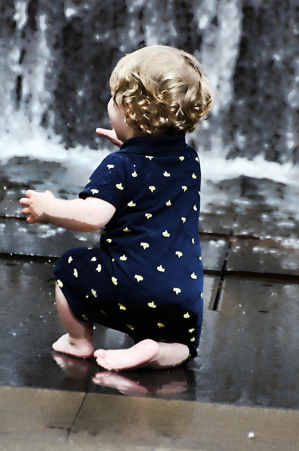 Fountain Photograph - The Water Girl by Cheryl Cencich
