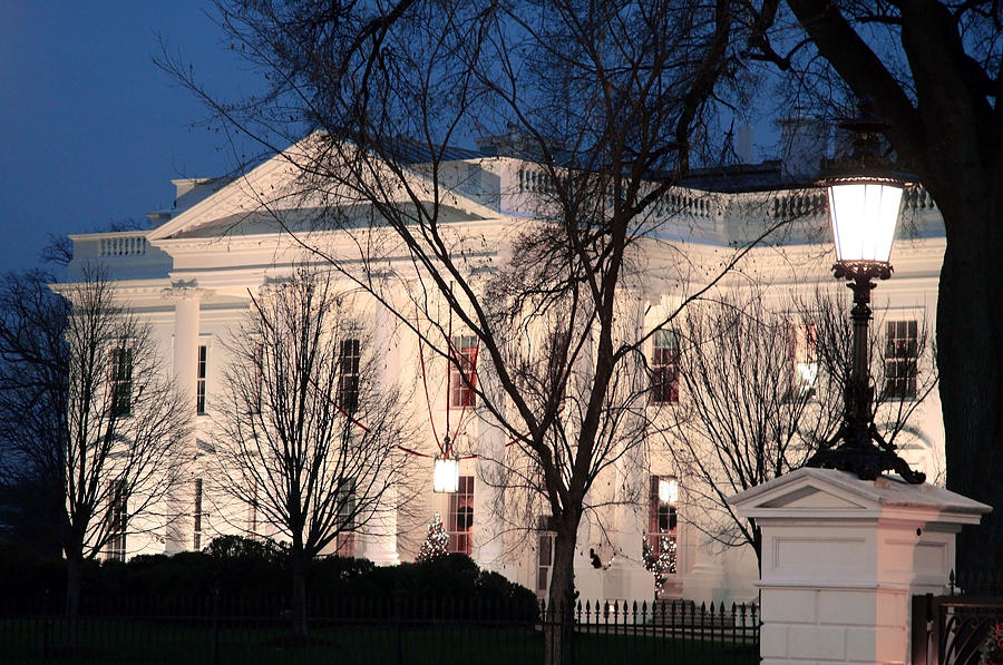 The White House At Dusk Photograph by Cora Wandel