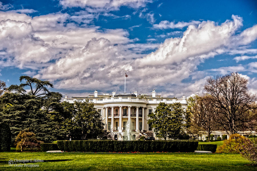 Architecture Photograph - The White House by Christopher Holmes