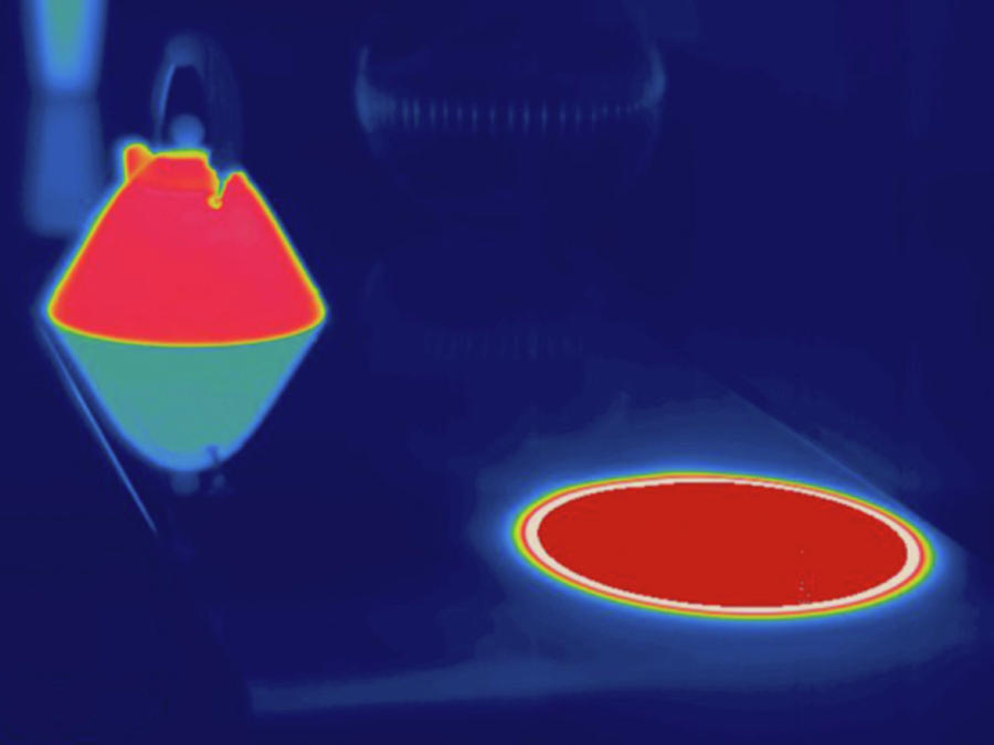 Thermogram Boiling Kettle On Stove Photograph by Science Stock