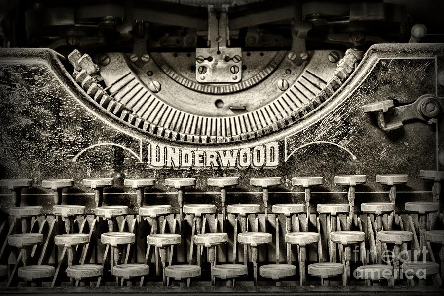This Old Typewriter Photograph by Paul Ward