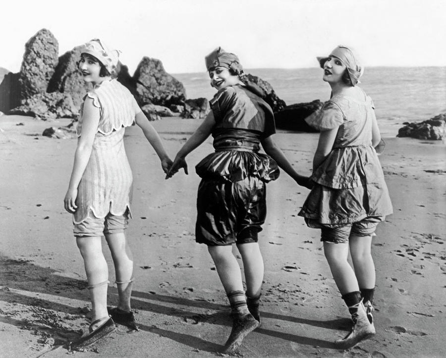 Three Bathing Beauties Photograph by Underwood Archives - Pixels