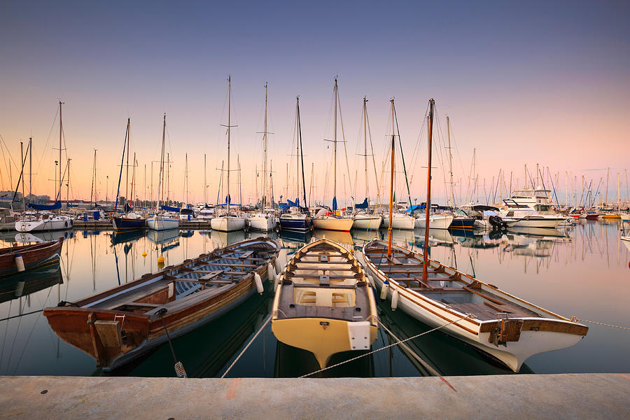 three sail sailboat