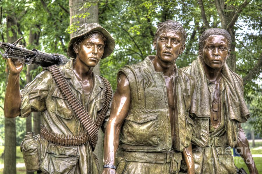 Three Soldiers Memorial Photograph by Jonathan Harper