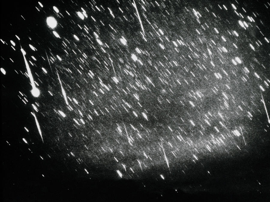 Time Exposure Photo Of Leonid Meteor Shower Photograph by Noao/science Photo Library