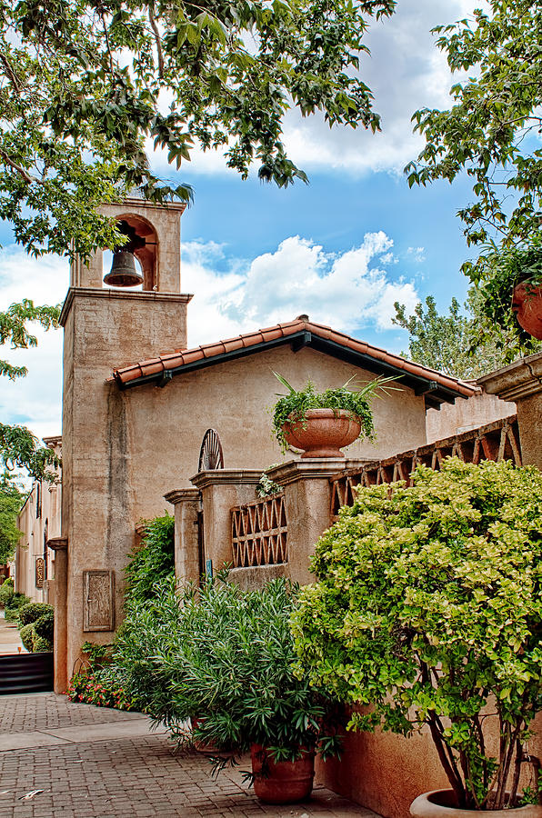 Tlaquepaque in Sedona Photograph by Fred Larson