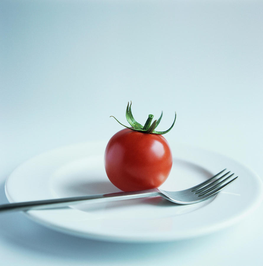 tomato-on-a-plate-cristina-pedrazzinisci