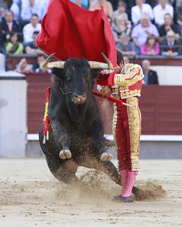 Toro, salto Photograph by Copyright, Juan Pelegrín.