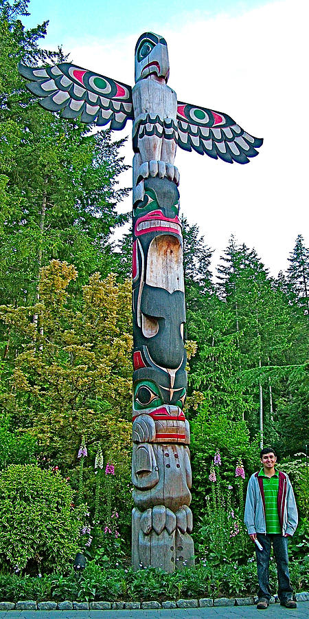 Totem Pole in Butchart Gardens near Victoria, British Columbia, Canada ...