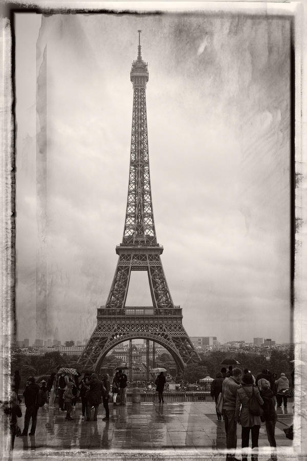 Tourists at the Eiffel Tower Photograph by Lucinda Walter