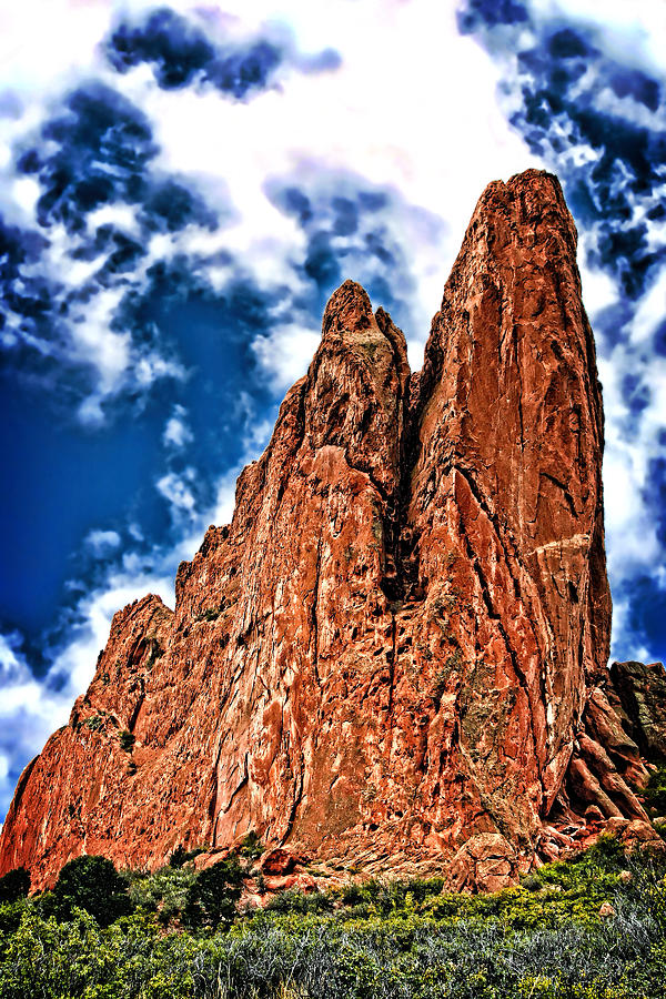 Towering Stone and Surreal Sky in Garden of the Gods Photograph by Lincoln Rogers