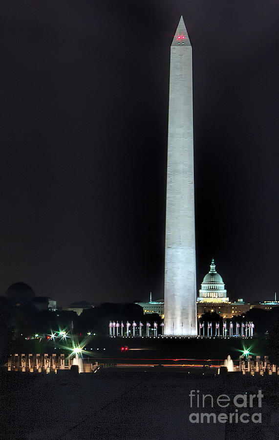 Towering Washington Monument Photograph by Izet Kapetanovic