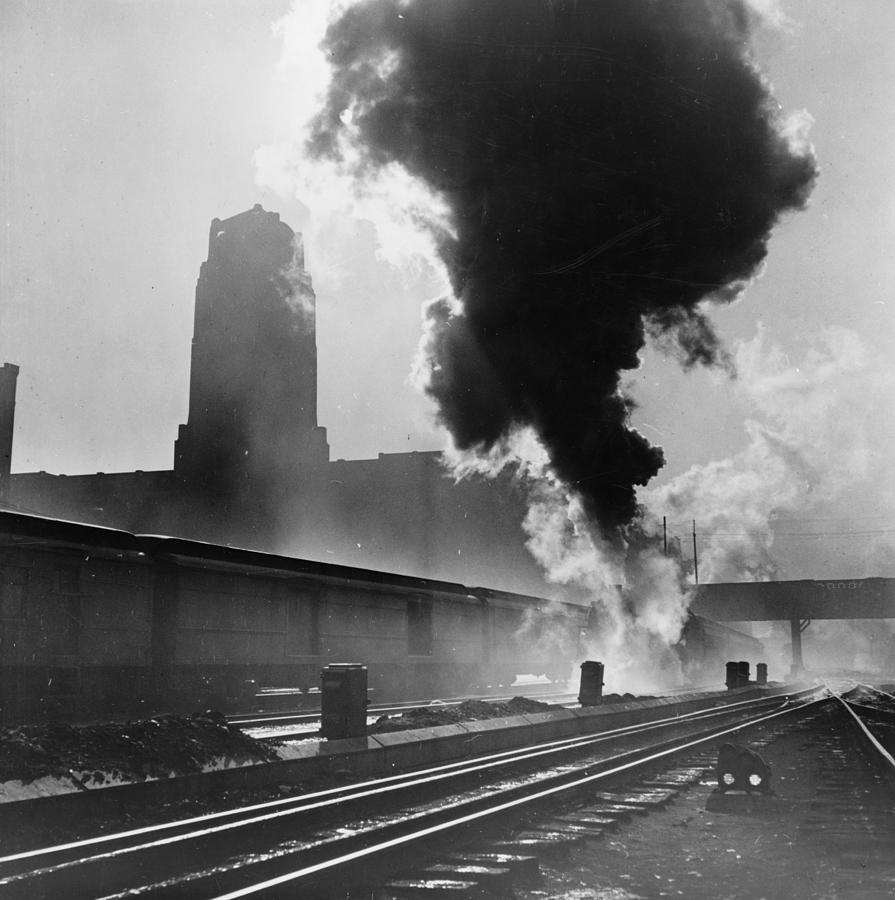 Train Pulling In To Union Station Photograph by Science Source