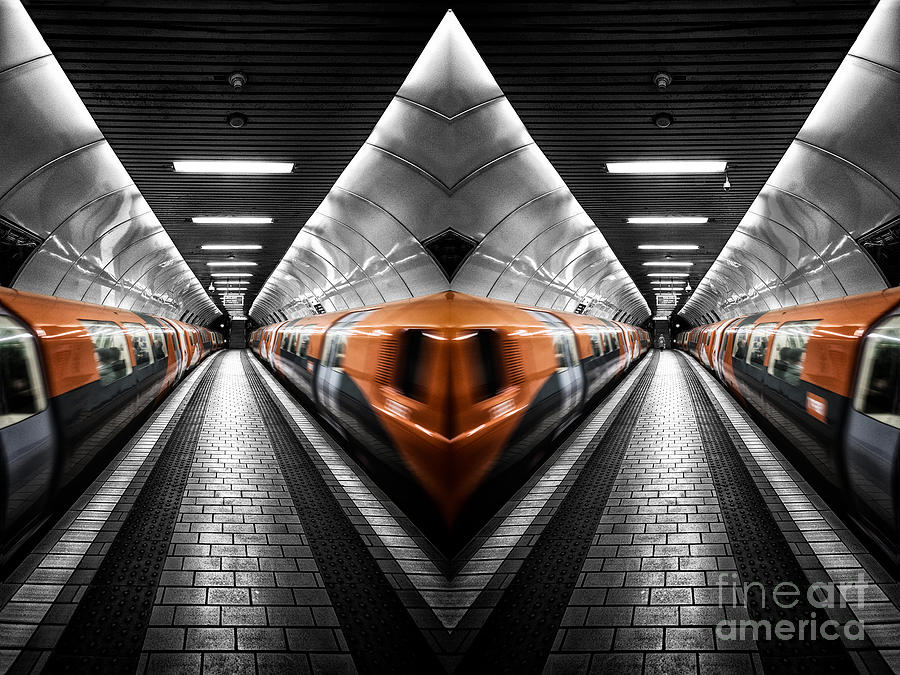 Subway Photograph - TranssnarT by John Farnan