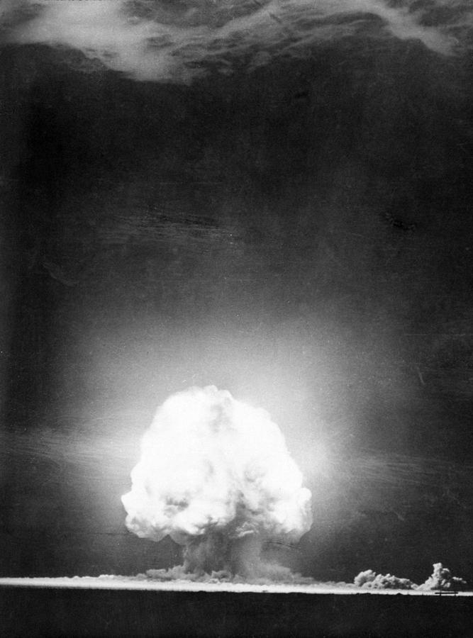 Trinity Test Explosion, 1945 Photograph by Science Source