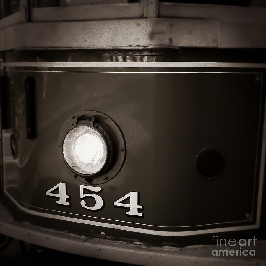 Trolley No 454 Memphis Tennessee Photograph by T Lowry Wilson