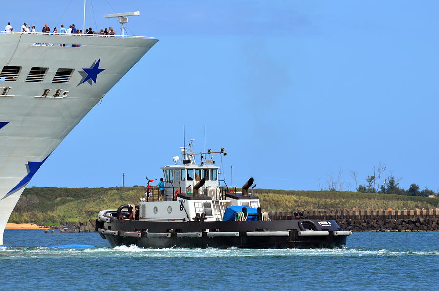 cruise ship tug boat