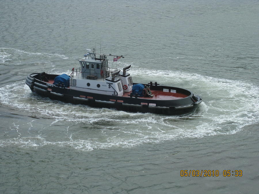 Tug Boat Photograph By Dick Willis