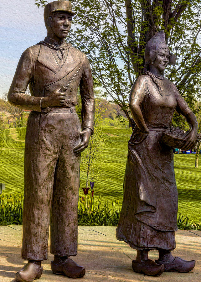 Tulip Farmer Statues Photograph by Tom Climes - Fine Art America