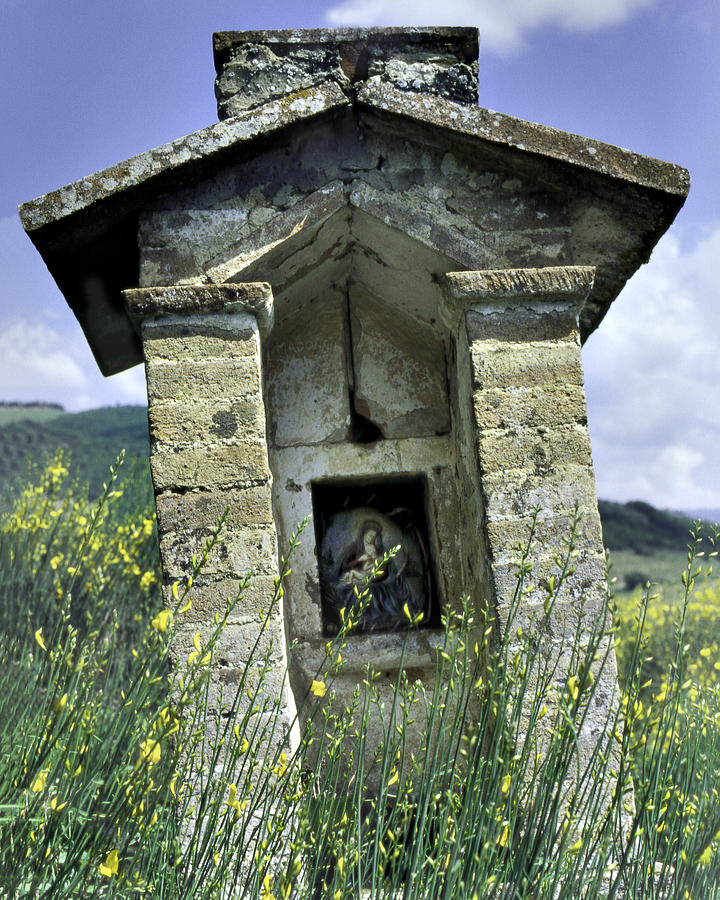 Tuscan Shrine Photograph by Alan Toepfer