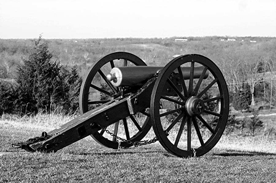 Twelve Pound Napoleon Overlooking Battleground - Perryville KY Digital ...