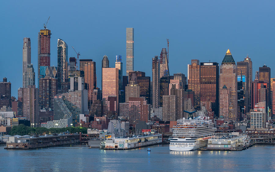 Twilight View of Midtown Manhattan - New York Photograph by Michael Lee