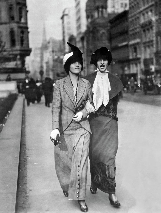 Two Fashionable Young Women Photograph by Underwood Archives
