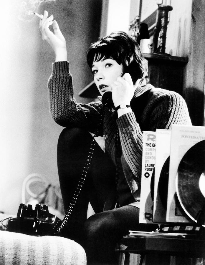 Movie Photograph - Two For The Seesaw, Shirley Maclaine by Everett