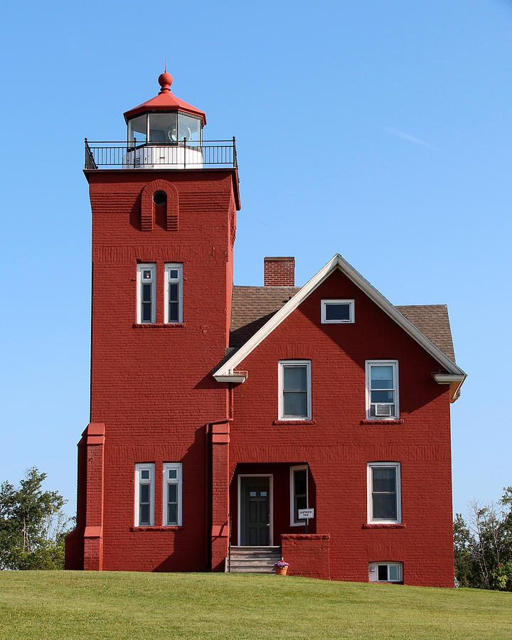Two Harbors Lighthouse Photograph by George Jones