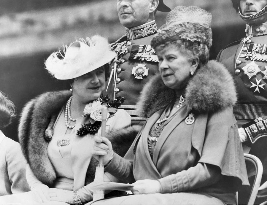 London Photograph - Two Queens Chatting by Underwood Archives