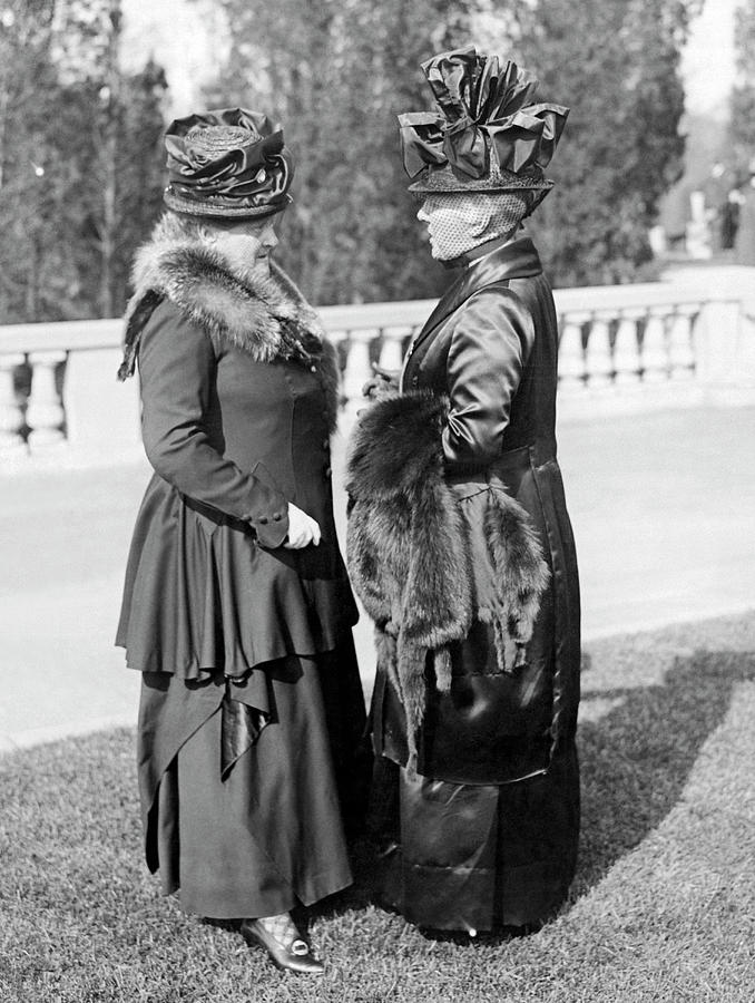 Two Society Matrons Talking Photograph by Underwood Archives
