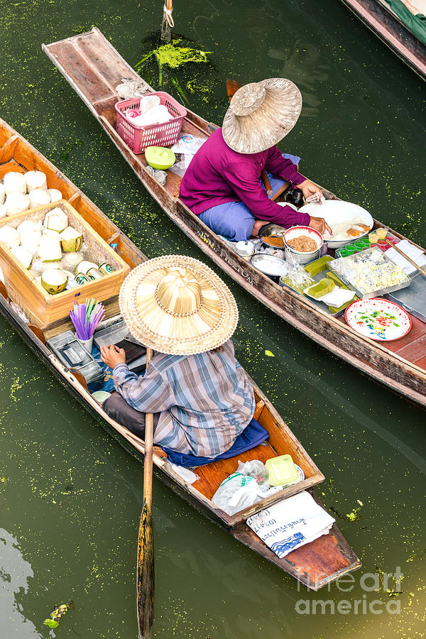 Typical boats at Damnoen Saduak floating market - Thailand Photograph by Matteo Colombo