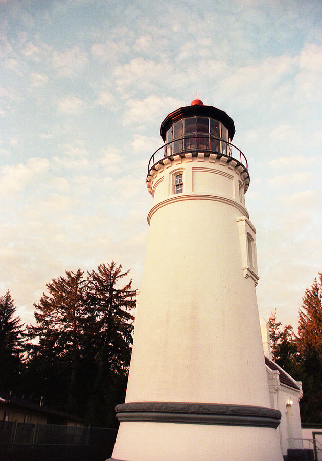 Umpqua Lighthouse - Oregon Coast Photograph by HW Kateley