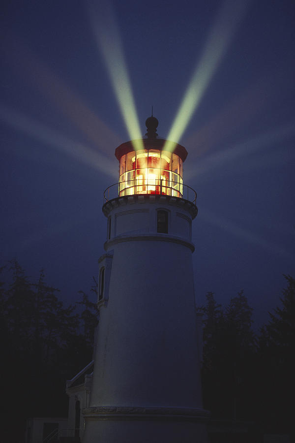 Umpqua Lighthouse Photograph by Richard Hansen