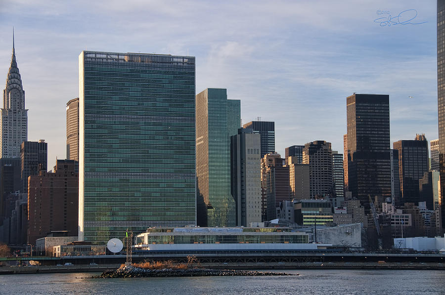 UN Buildings - Riverside Photograph by S Paul Sahm