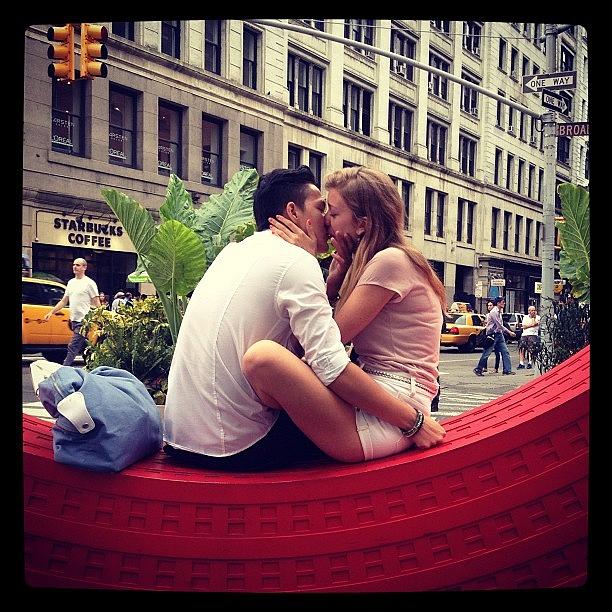 Union Square Kiss, Nyc Photograph by Brad Starks