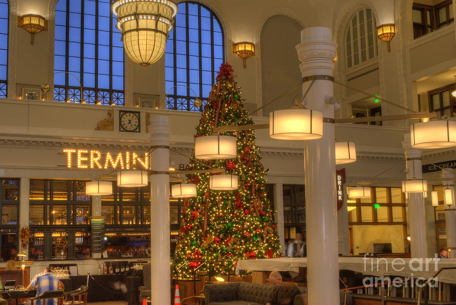 Union Station at Christmas Photograph by Juli Scalzi