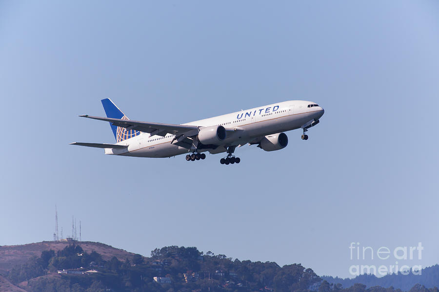 United Airlines Jet 5D29537 Photograph by Wingsdomain Art and Photography